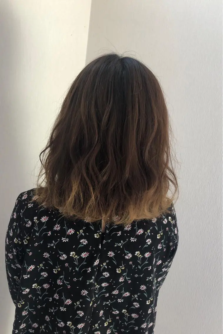 ミディアム カラー ベージュカラー イエローカラー 白井 つづりのヘアスタイル