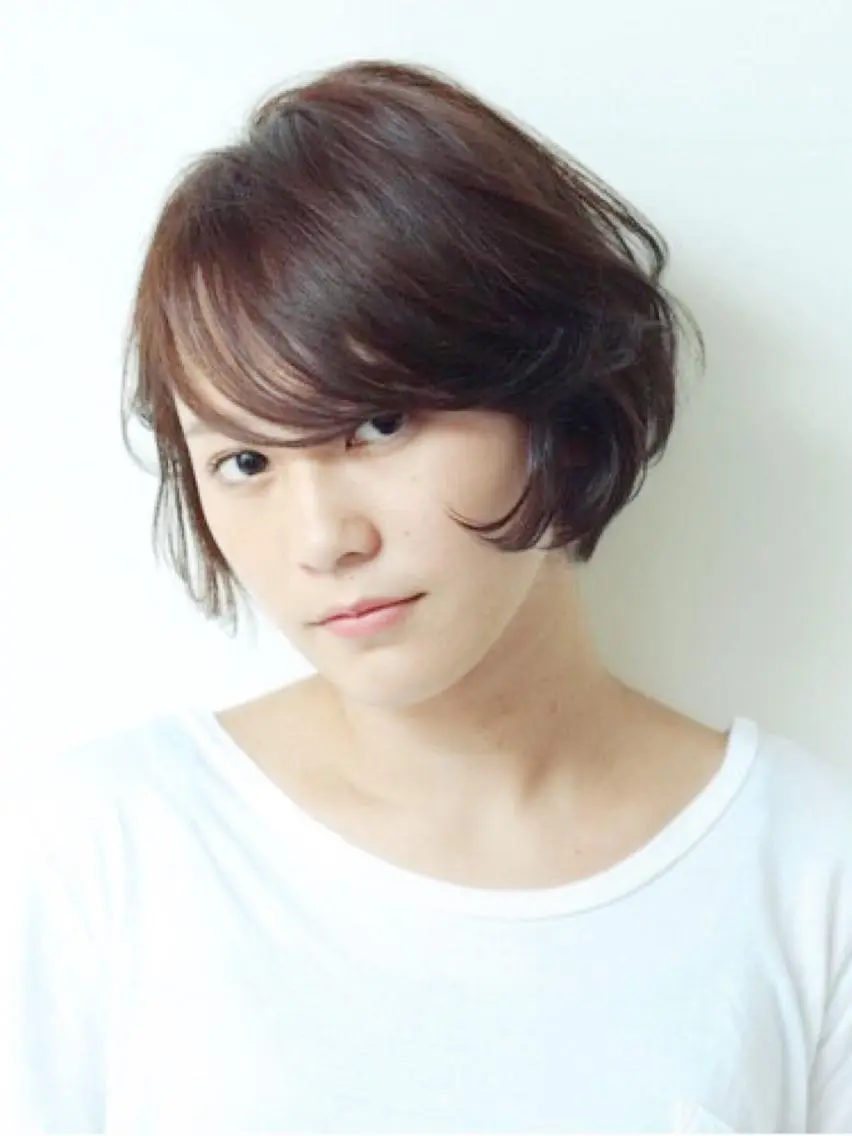 ショート カラー ネイル ブリーチカラー 美髪矯正takaraのヘアスタイル