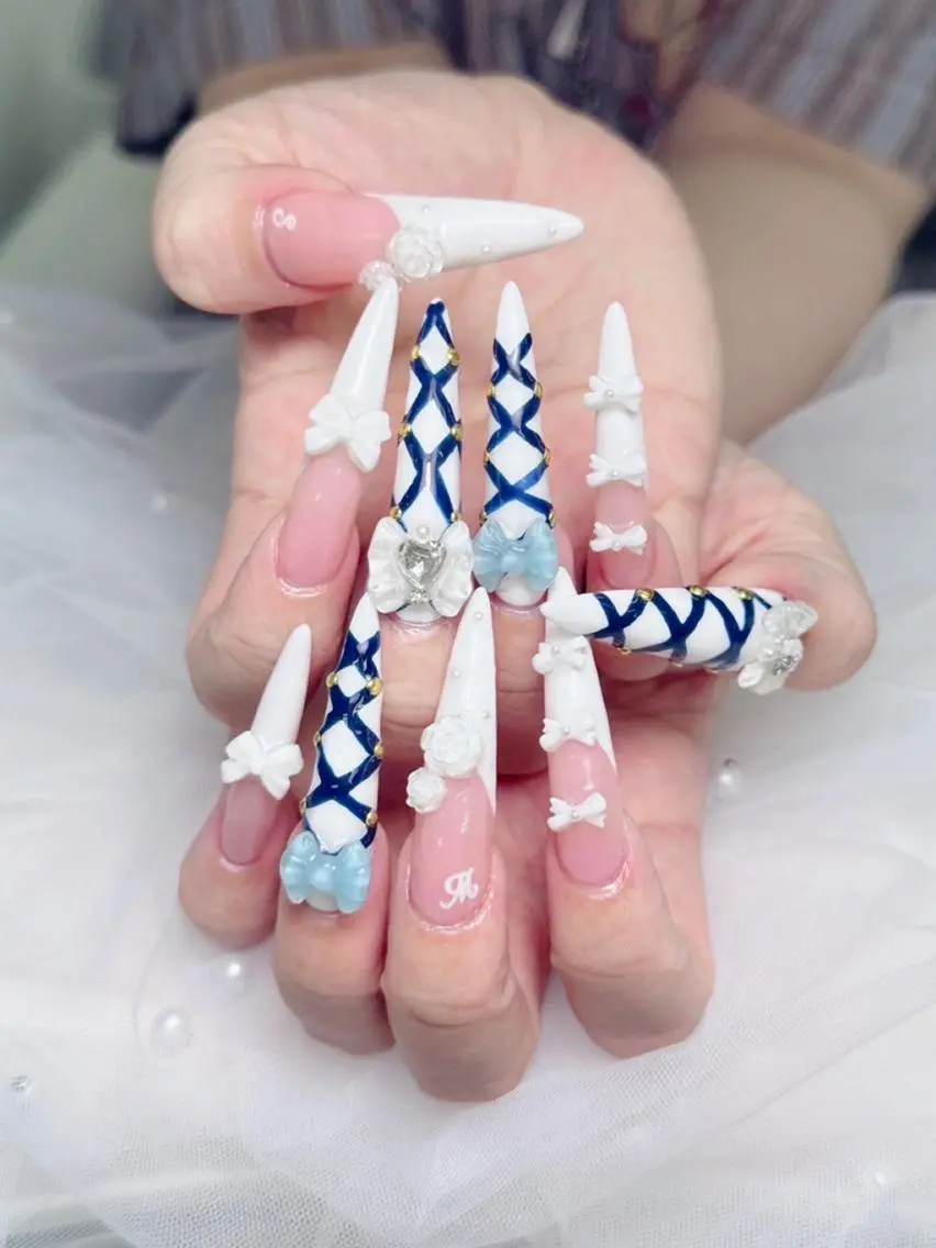ネイル 💕リリ 🩷のネイルデザイン