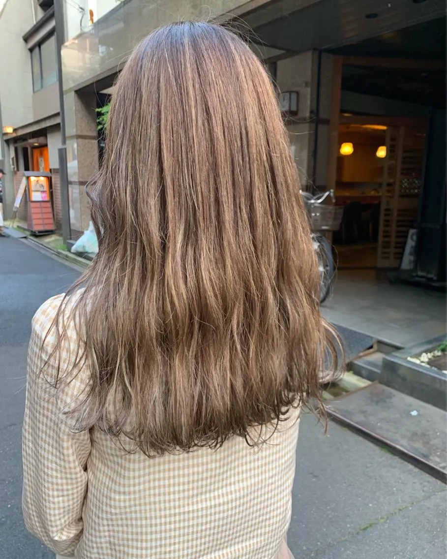 ミディアム レイヤーカット 西村あきやのヘアスタイル