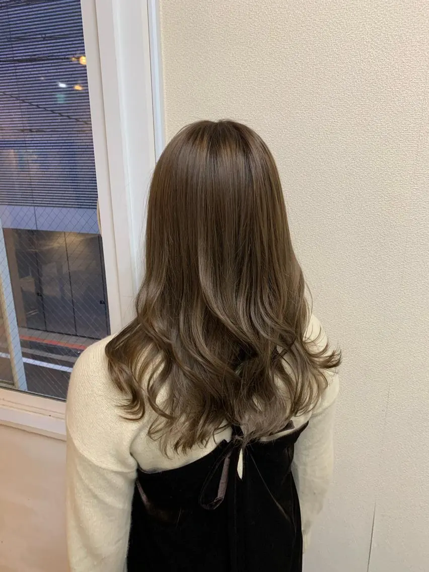 セミロング 1回で綺麗になる 髪質改善 小山光のヘアスタイル