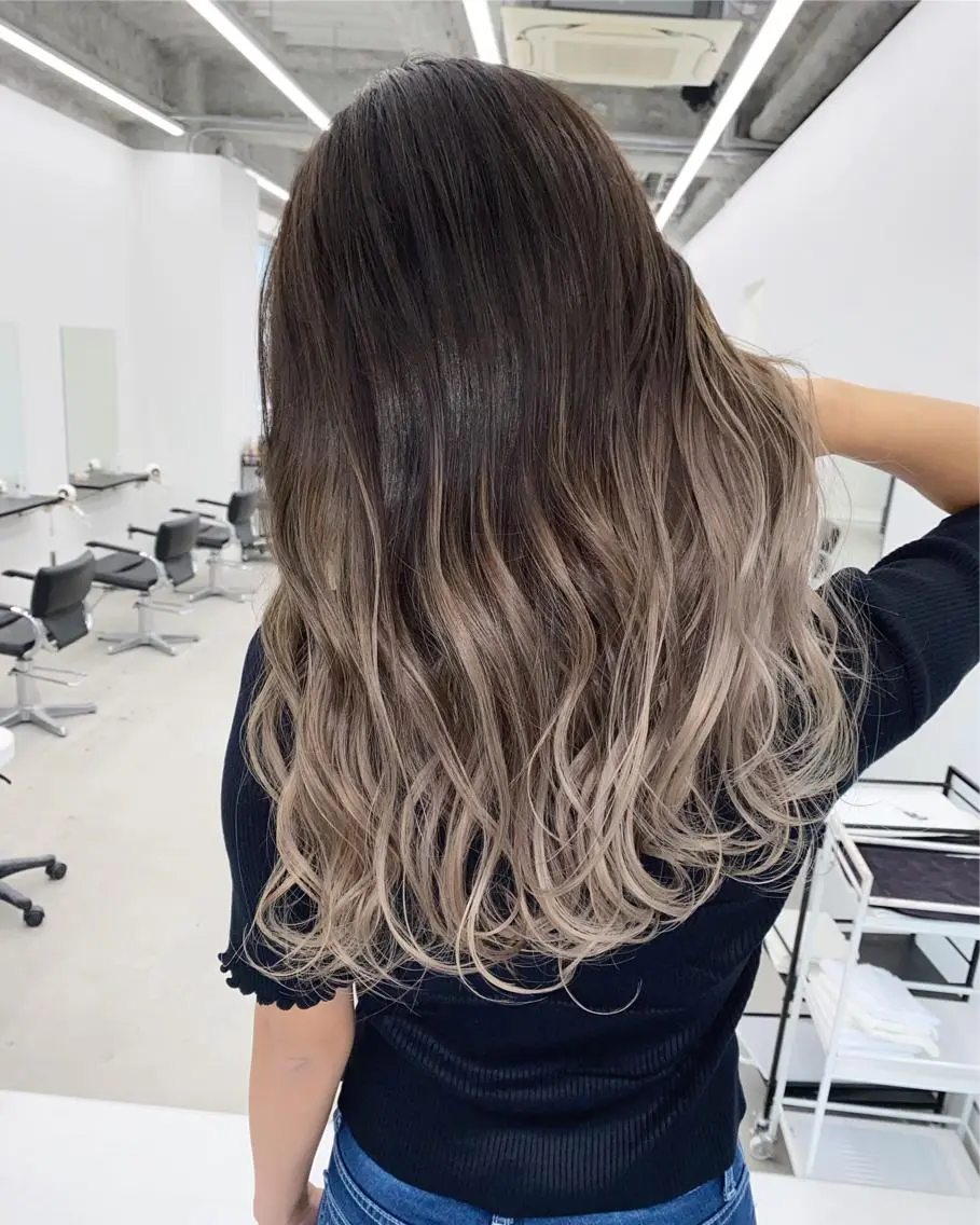 セミロング カラー グラデーションカラー カット ヘアカラー ブリーチ 透明感HIDEのヘアスタイル