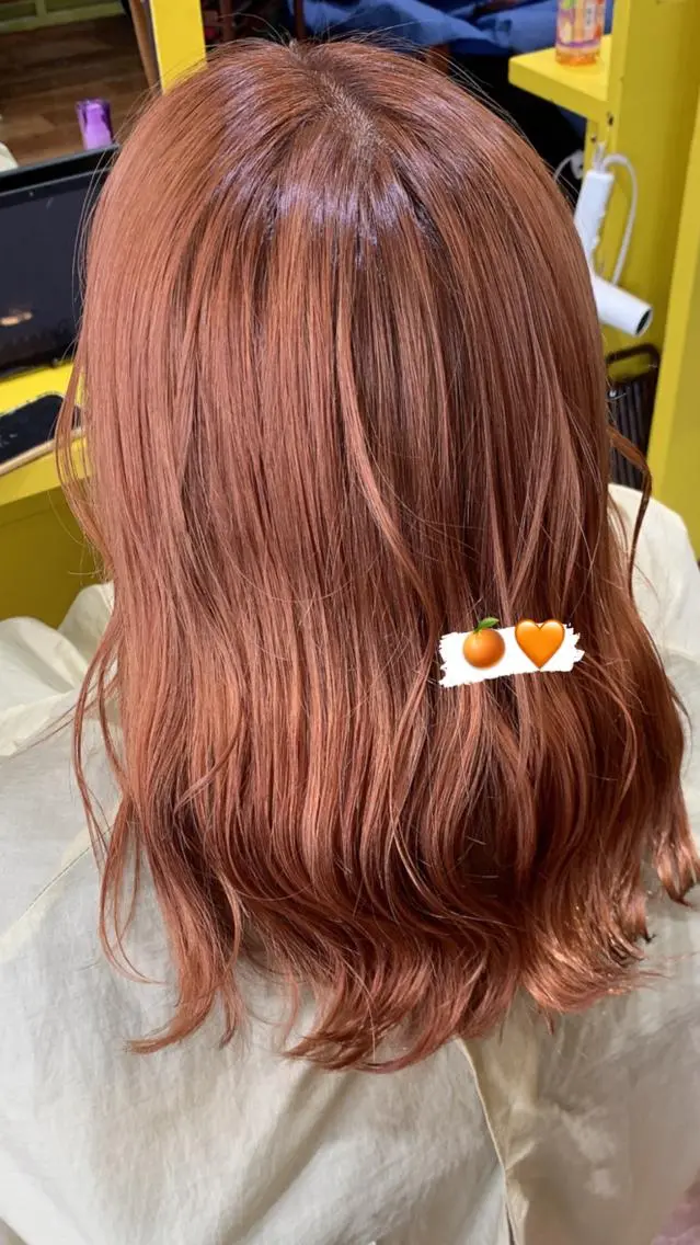 ロング カラー オレンジ 工藤 彩花のヘアスタイル