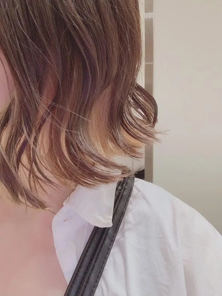 ショート イエローカラー MOMO KAのヘアスタイル