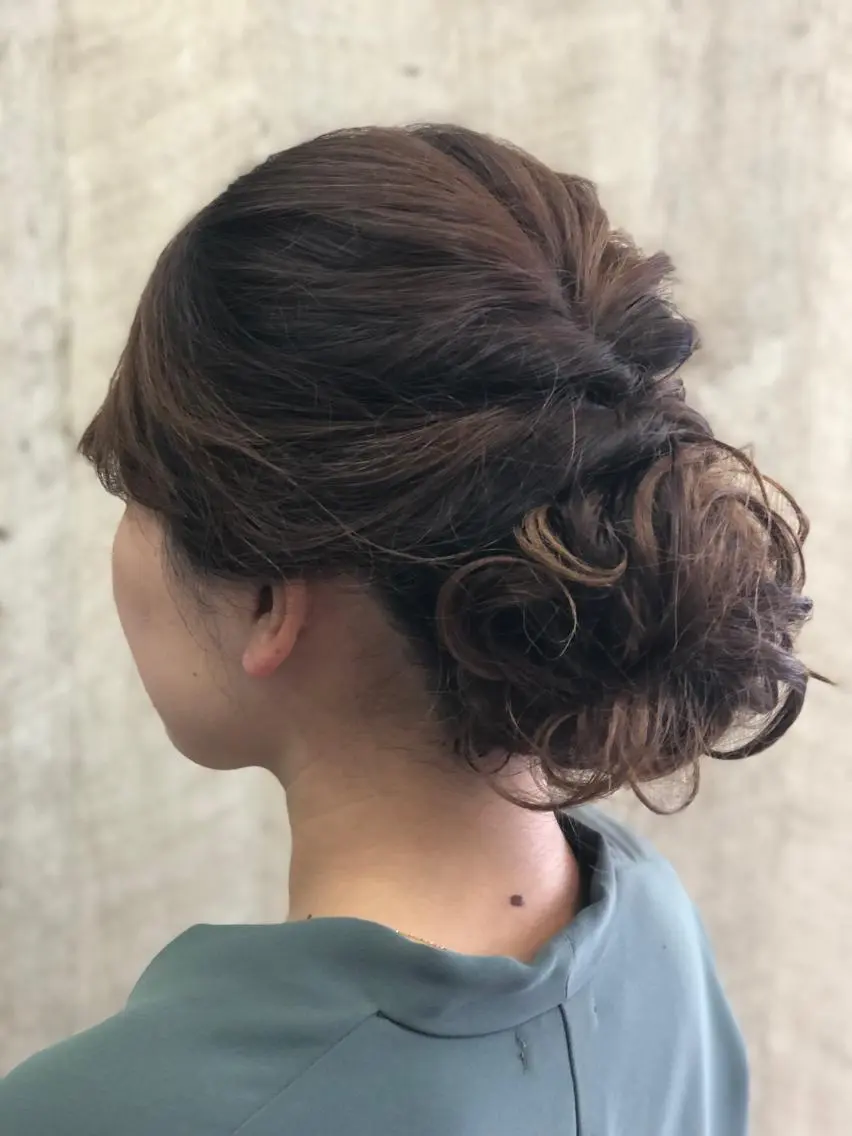 セミロング ヘアアレンジ 熊井 達也のエステ・リラクイメージ