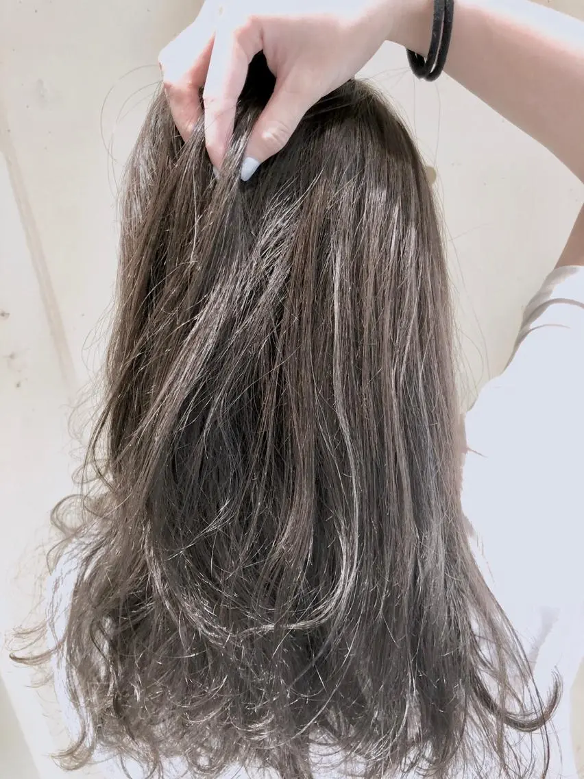 セミロング カラー パーマ ヘアアレンジ 透明感カラー グラデーションカラー グレージュ ハイライトカラー ミルクティーグレージュ 【ツヤ髪美容師】 ツダケイスケのヘアスタイル