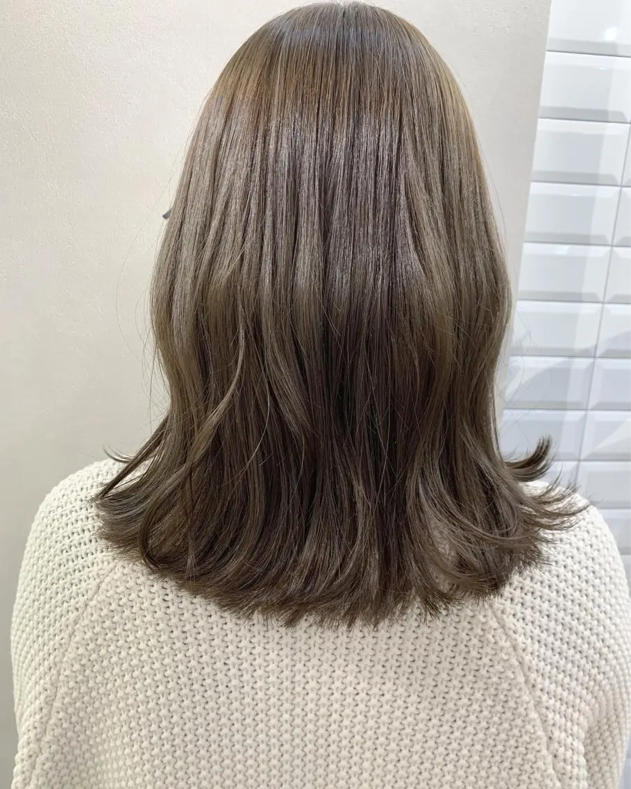 セミロング カラー ブリーチ ケアカラー 透明感カラー グレージュ ブリーチなしカラー カット ヘアカラー トリートメント hubhair レイヤー/透明感のヘアスタイル