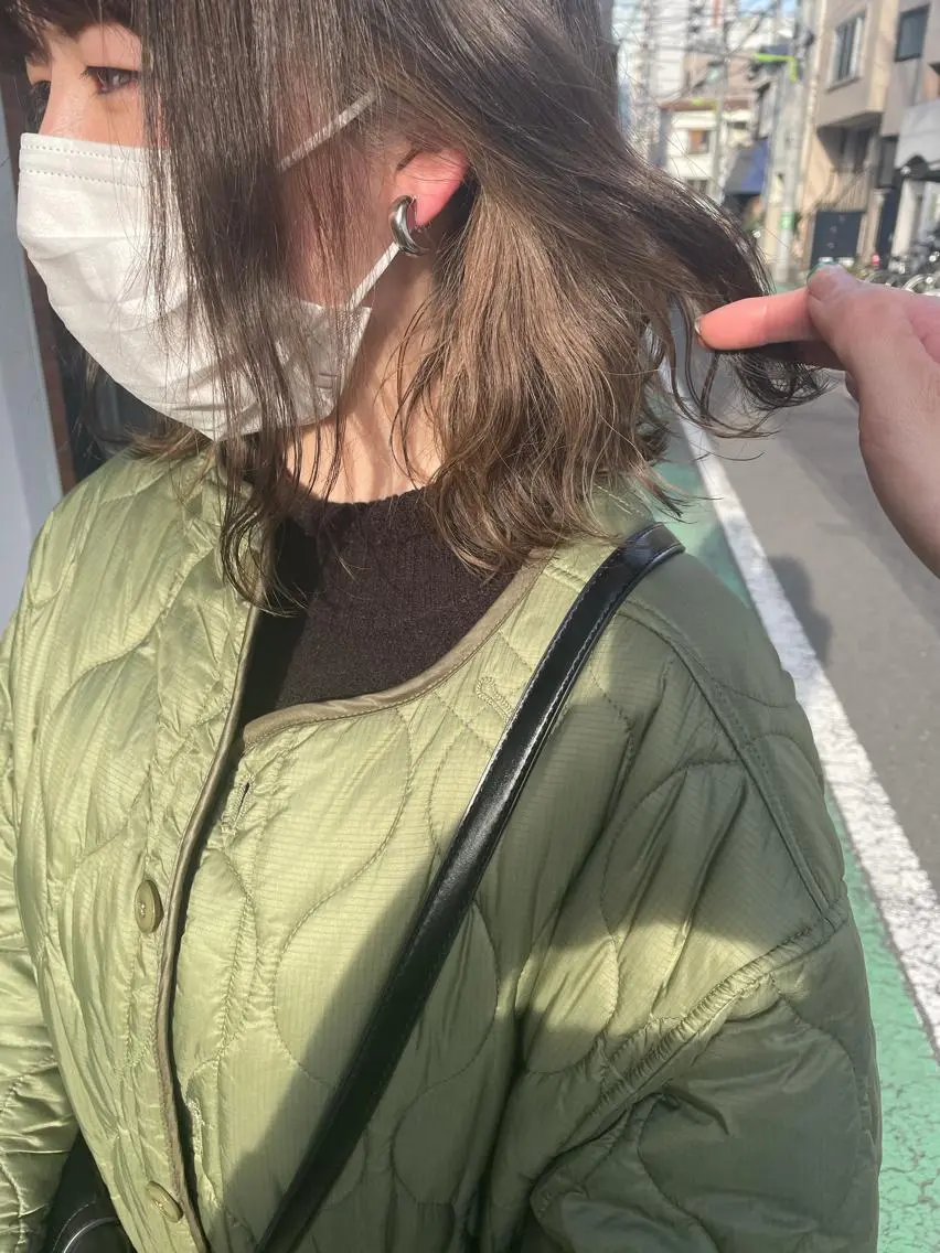 ミディアム カラー グレージュ インナーカラー オリーブグレージュ オリーブグレー ヘアカラー 中目黒🌼 🌼ハナのヘアスタイル
