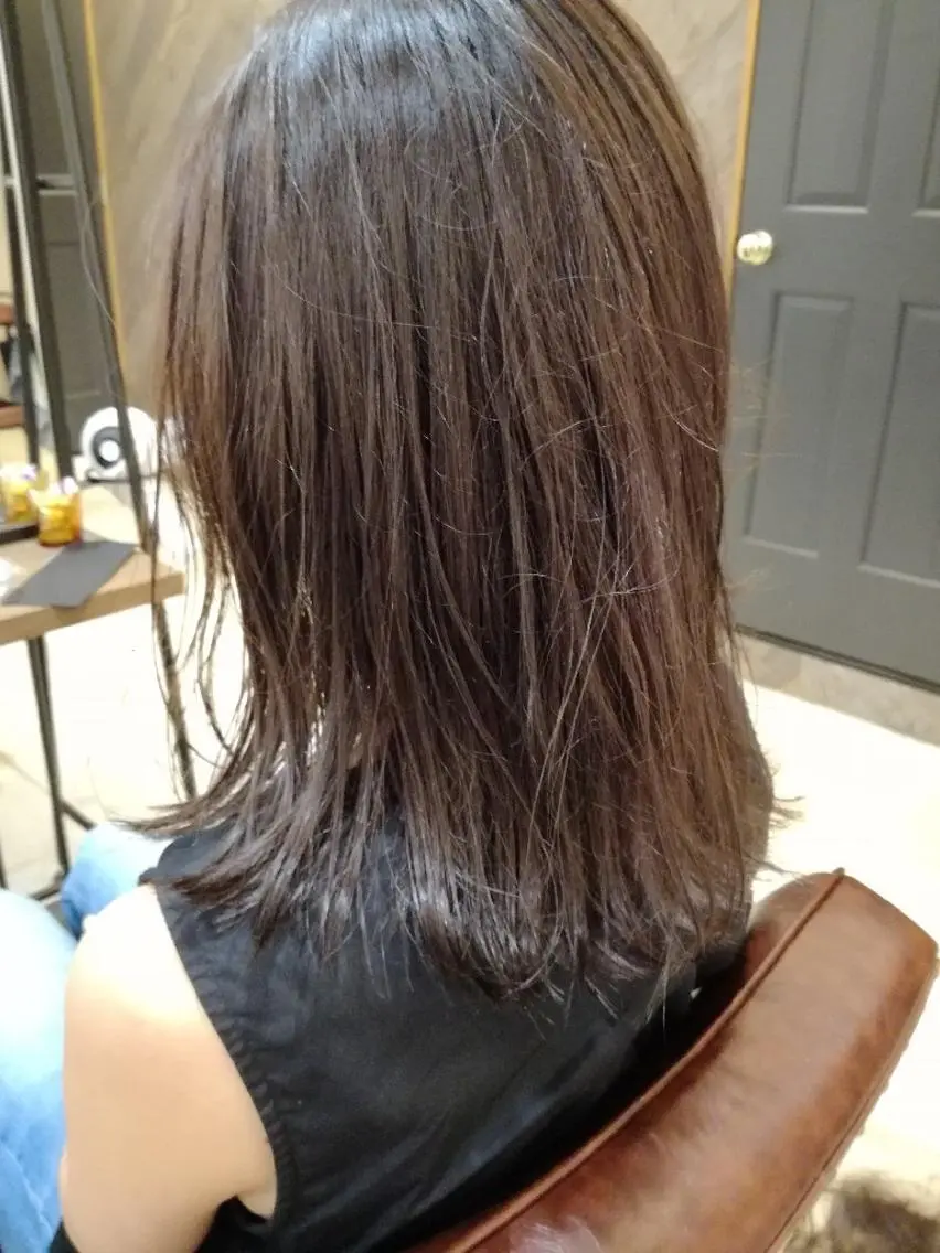 カラー パーマ ヘアアレンジ メンズ ネイル キッズ マツエク・マツパ セミロング ボブ ロングネイル 中津No.1髪質改善 店長✨透ける暗髪のヘアスタイル