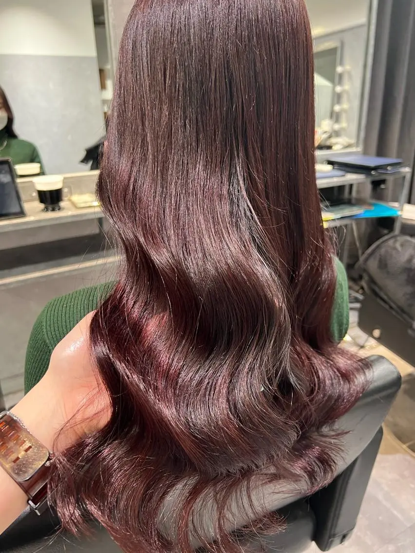 ロング カラー ヘアアレンジ ベージュカラー ブリーチ ダブルカラー ミルクティーベージュ ヨシンモリ hiiko顔まわり カットのヘアスタイル