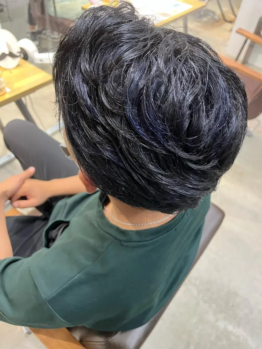 ショート カラー メンズ メンズハイライト ブルーカラー ハイライトカラー ハイライト カット ヘアカラー トリートメント 杉本 直樹のヘアスタイル