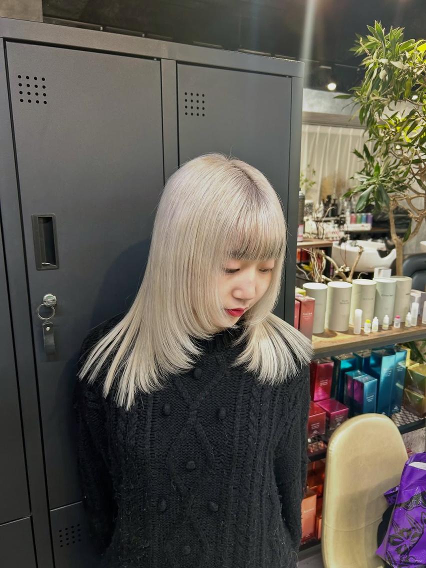 ミディアム カラー ブリーチ カット ヘアカラー ハッシュ/レイヤー /ウルフ/横山大樹のヘアスタイル