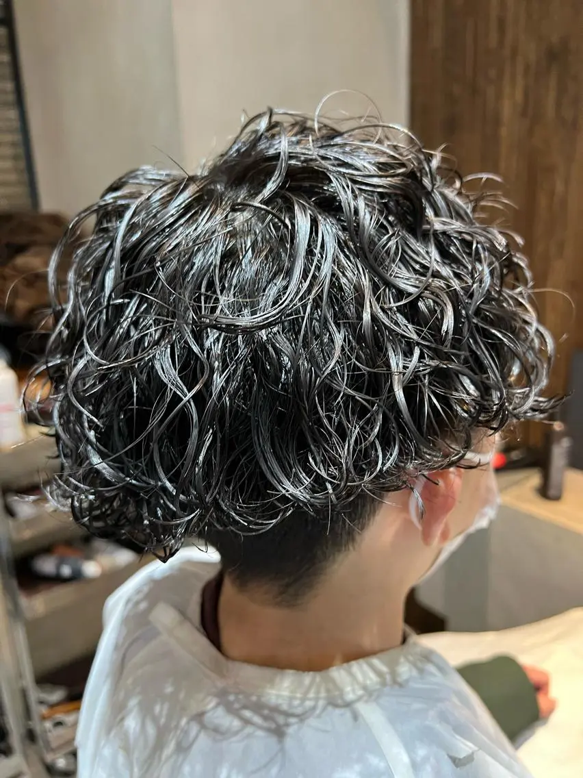 ショート パーマ メンズ カット パーマ トリートメント 波巻きスパイラルパー マ/シャドウパーマ駿のヘアスタイル