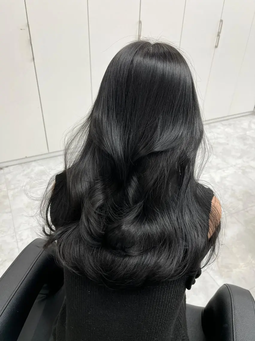 ロング カラー ベージュカラー 黒髪 ブリーチ ブルーカラー ブルーブラック 🤎MISAKI 艶髪カラー🤎のヘアスタイル