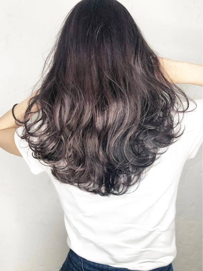 セミロング カラー ヘアアレンジ グレージュ ラベンダーカラー ラベンダーグレージュ ラベンダーグレー カット ヘアカラー トリートメント 顔まわりレイヤー× 韓国ヘアオタベシンヤのヘアスタイル