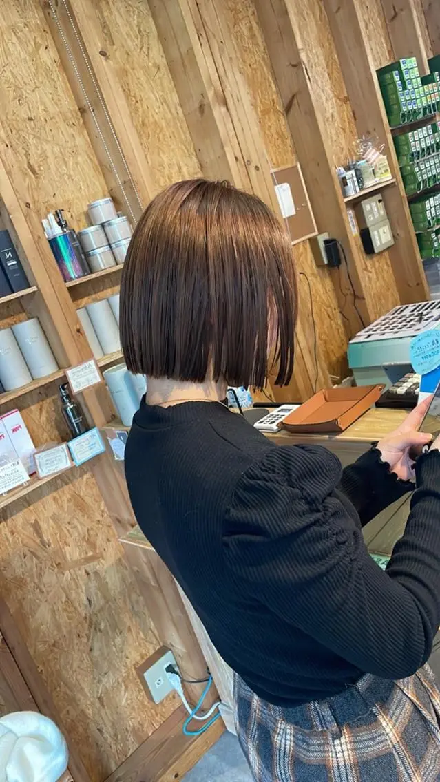 ショート カット トリートメント ☘️レイヤー&ボブ× ハイトーン☘️初ボブのヘアスタイル