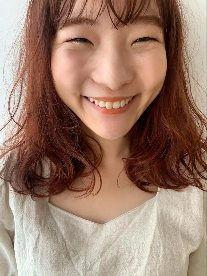セミロング カラー オレンジ カット 榑松 恵里のヘアスタイル