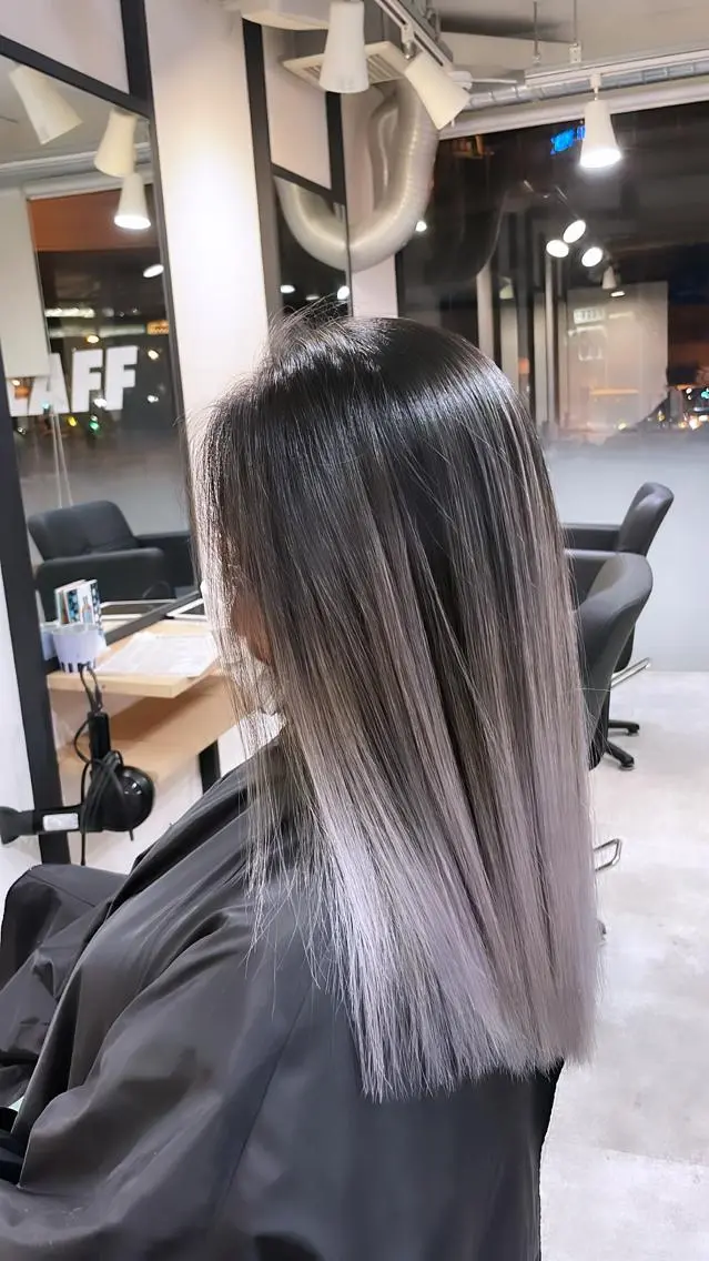 セミロング カラー バレイヤージュ グラデーションカラー レイヤーカット カット ヘアカラー トリートメント ヘアセット 難波ブリーチカラー 伊藤洋輝のヘアスタイル