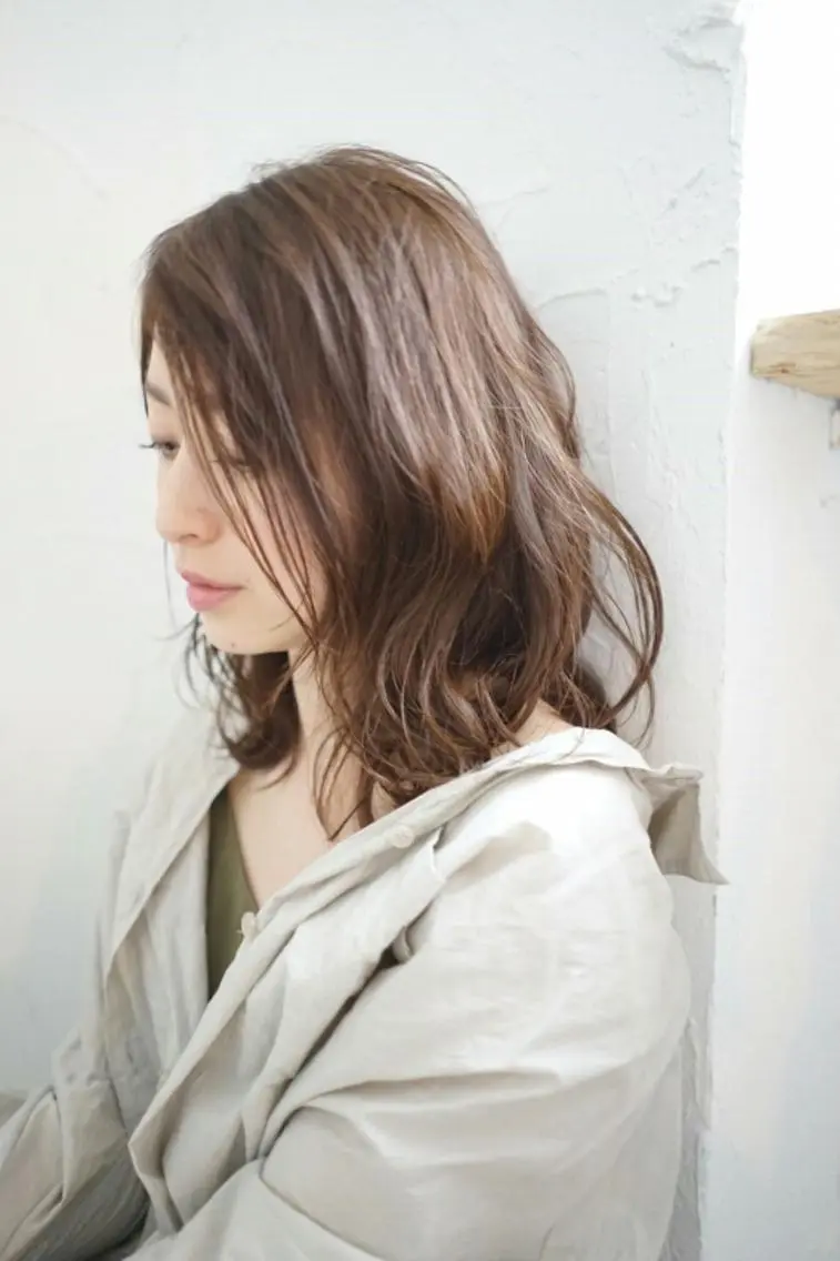 セミロング カラー パーマ 小田川 竜也のヘアスタイル