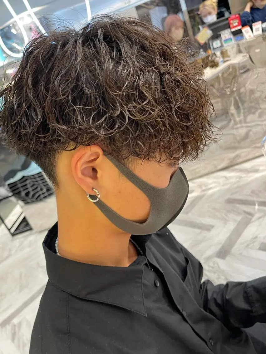 ショート パーマ メンズ 波巻きパーマ 石井 光星のヘアスタイル