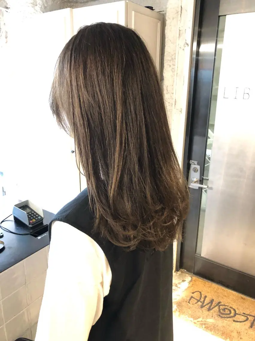 セミロング カラー shinka omotesandoのヘアスタイル