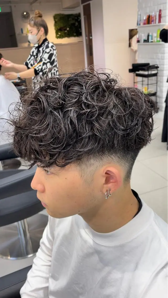 ショート パーマ メンズ スペインカール カット パーマ トリートメント フェザーパーマ職人 🪶ryosukeのヘアスタイル