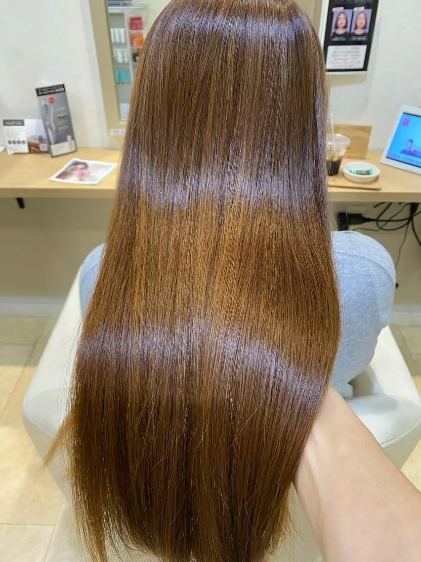 ロング カラー パーマ ヘアアレンジ メンズ キッズ ネイル マツエク・マツパ メンズブリーチ メンズハイトーン 学生(メンズ向け) ブリーチ ハイトーンカラー 縮毛矯正 韓国🇰🇷レイヤー カットオリーブカラーのヘアスタイル
