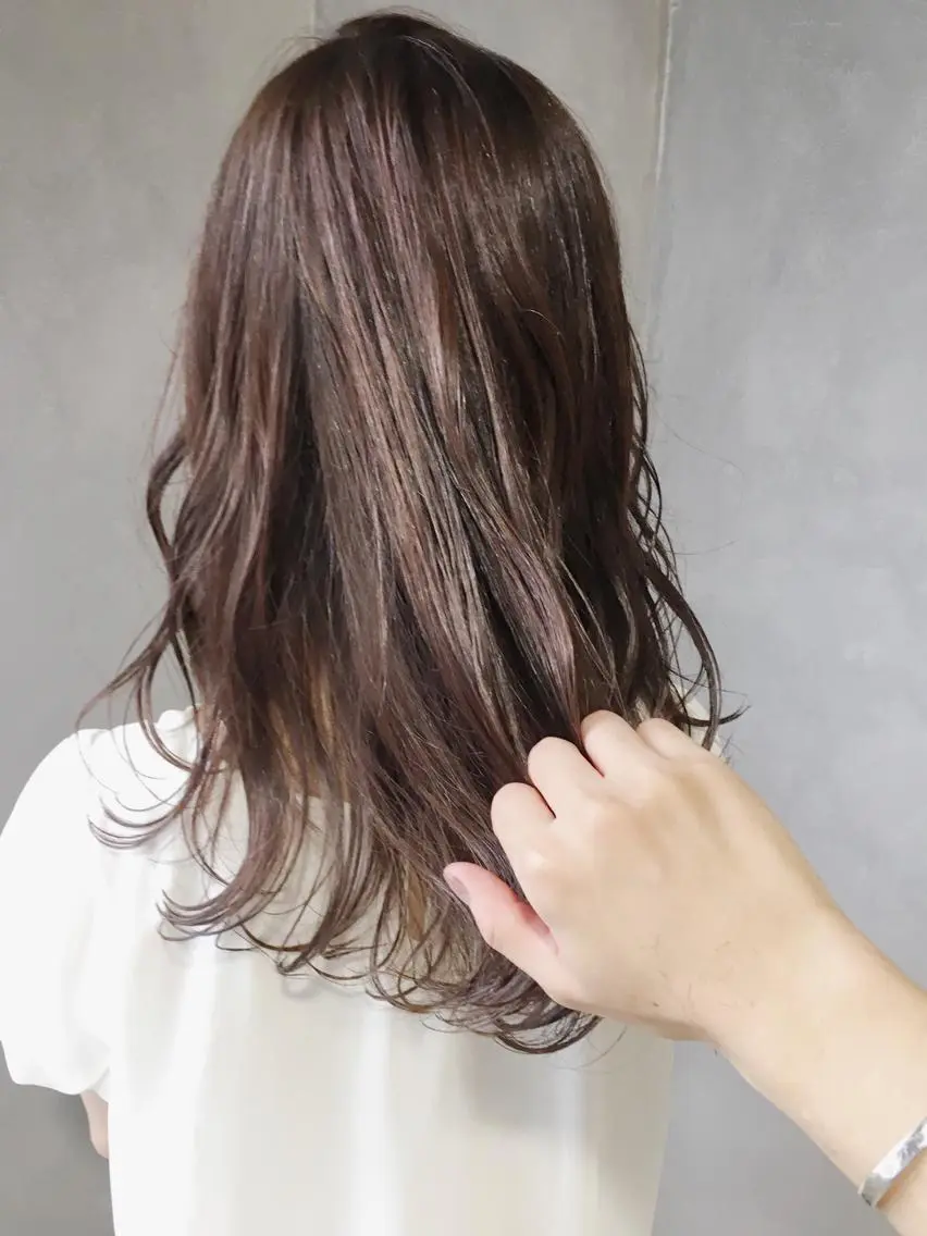 セミロング カラー ピンクカラー 岡邉 隆太のヘアスタイル
