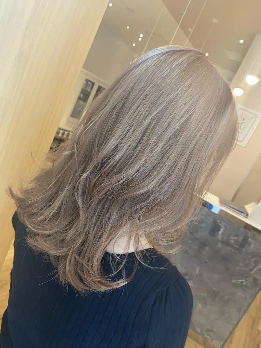 セミロング カラー カット ヘアカラー ハイトーンヘア/ 島崎　タクミのヘアスタイル