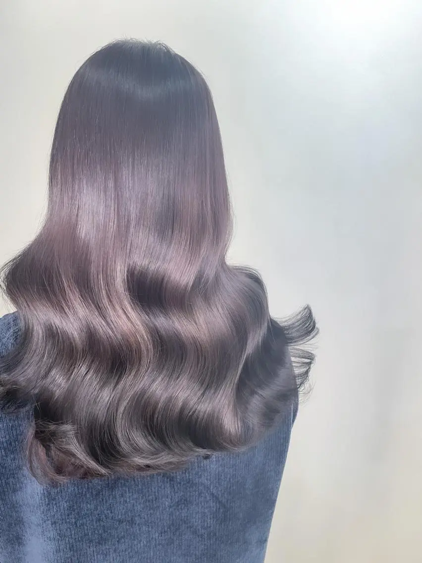セミロング セミロングパーマ ラベンダーベージュ くびれヘア 外国人風カラー ハイライト カット ヘアカラー トリートメント 隠れ家美容室 RAW TOKYO 【公式】のヘアスタイル