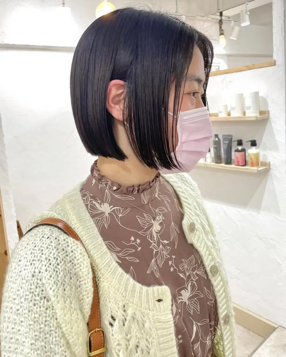ショート カラー パーマ 切りっぱなしボブ 前下がりボブ ショートボブ 黒髪 イヤリングカラー 髪質改善 縮毛矯正/ レイヤー/銀座/本木のヘアスタイル