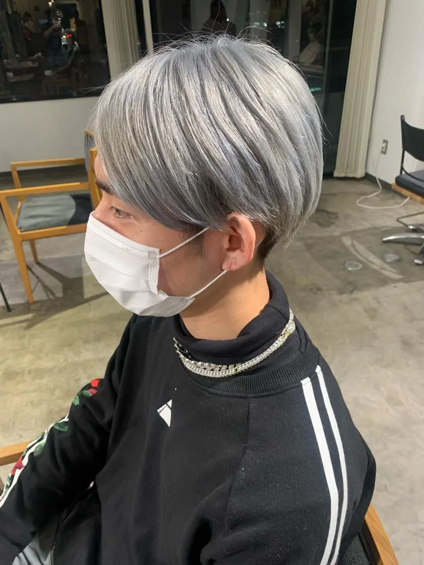 ショート ヘアカラー トリートメント ✨艶ブリーチカラー ✨四ノ宮裕己のヘアスタイル