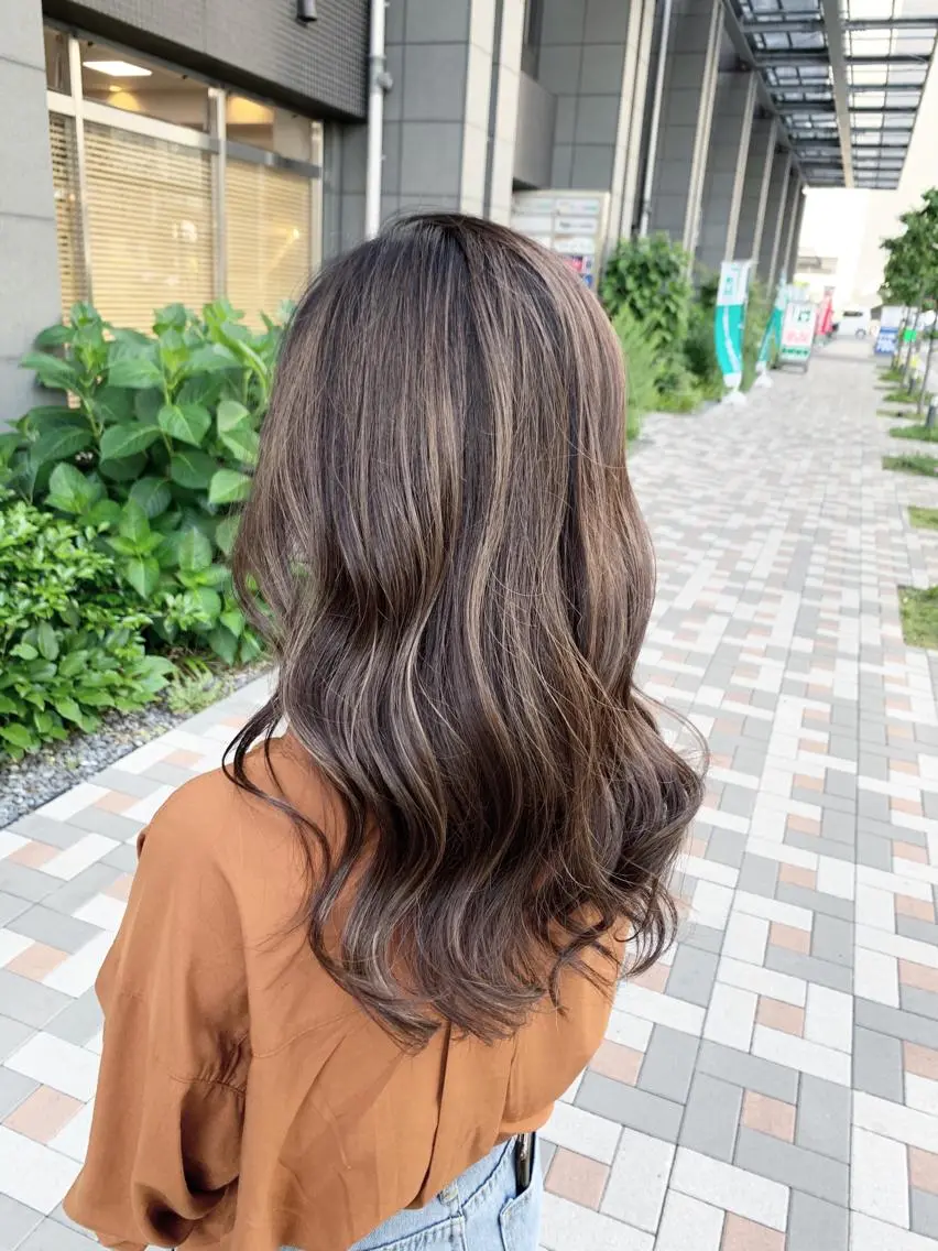 セミロング ハイライト レイヤー×縮毛矯正 深見 拓のヘアスタイル