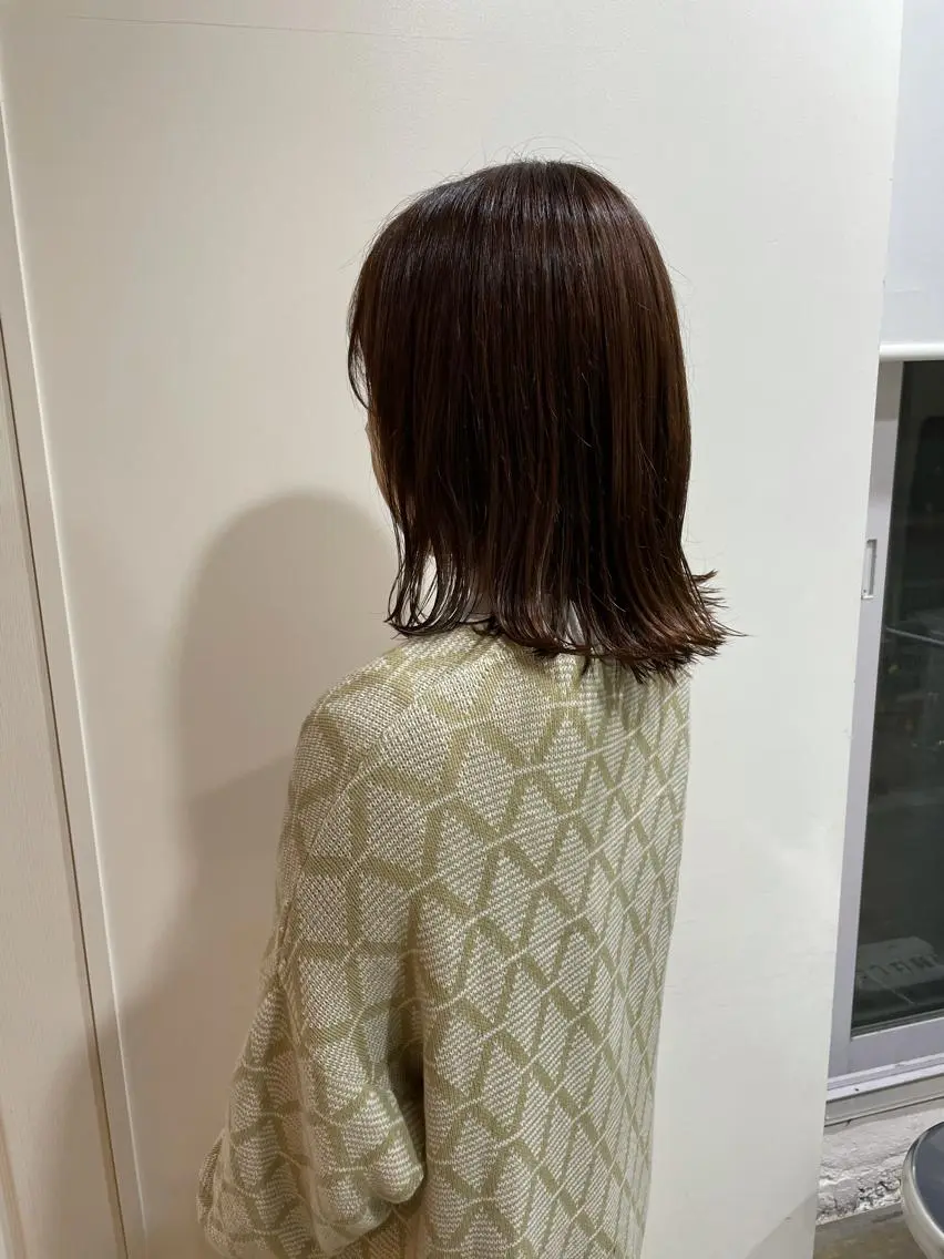 ミディアム カラー カット ヘアカラー トリートメント MIOベージュカラー 柔らかいカラーのヘアスタイル