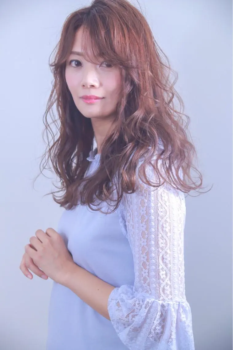 ロング カラー 伊藤 裕貴のヘアスタイル