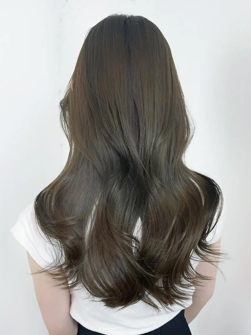 セミロング カラー グレージュ オリーブグレージュ オリーブグレー カット ヘアカラー トリートメント ITbyALBUM 松戸のヘアスタイル