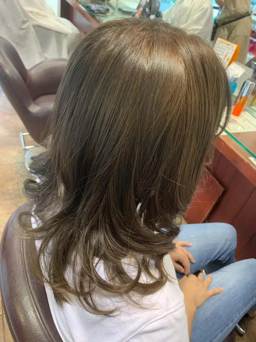 ミディアム カット ヘアカラー トリートメント 嶋村 望美のヘアスタイル