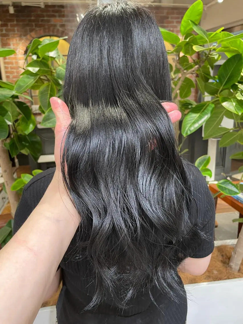 ロング カラー 透明感カラー グレージュ 学生 髪質改善🪄 イルミナカラー岩谷のヘアスタイル