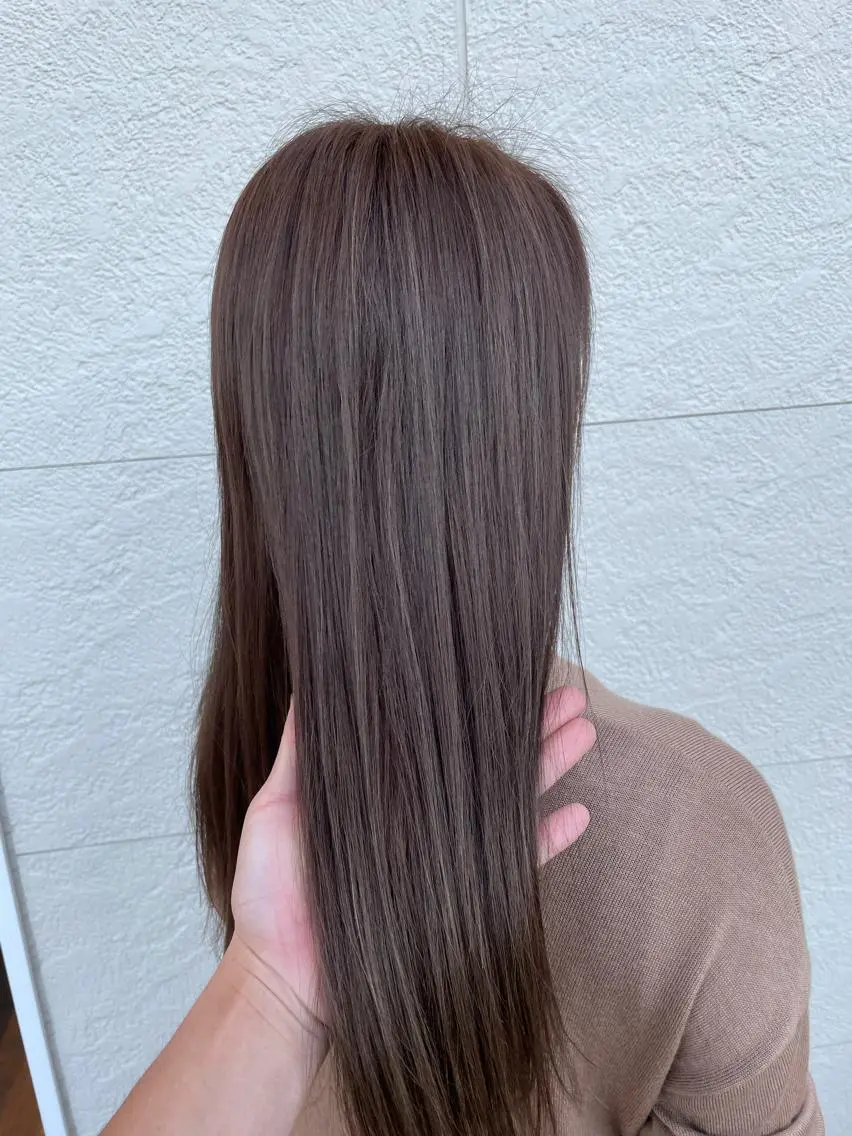 ロング カラー アッシュ アッシュブラウン ブラウンカラー 透明感カラー ハイライトカラー ヘアカラー トリートメント 鵜飼 真伍のヘアスタイル