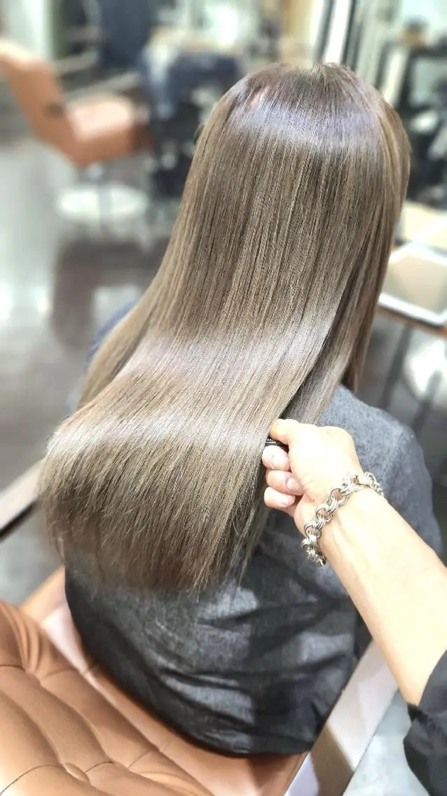 ロング 髪質改善 ロング 縮毛矯正 トリートメント 酸熱トリートメント カット ヘアカラー トリートメント ヒロセ シュウジのヘアスタイル