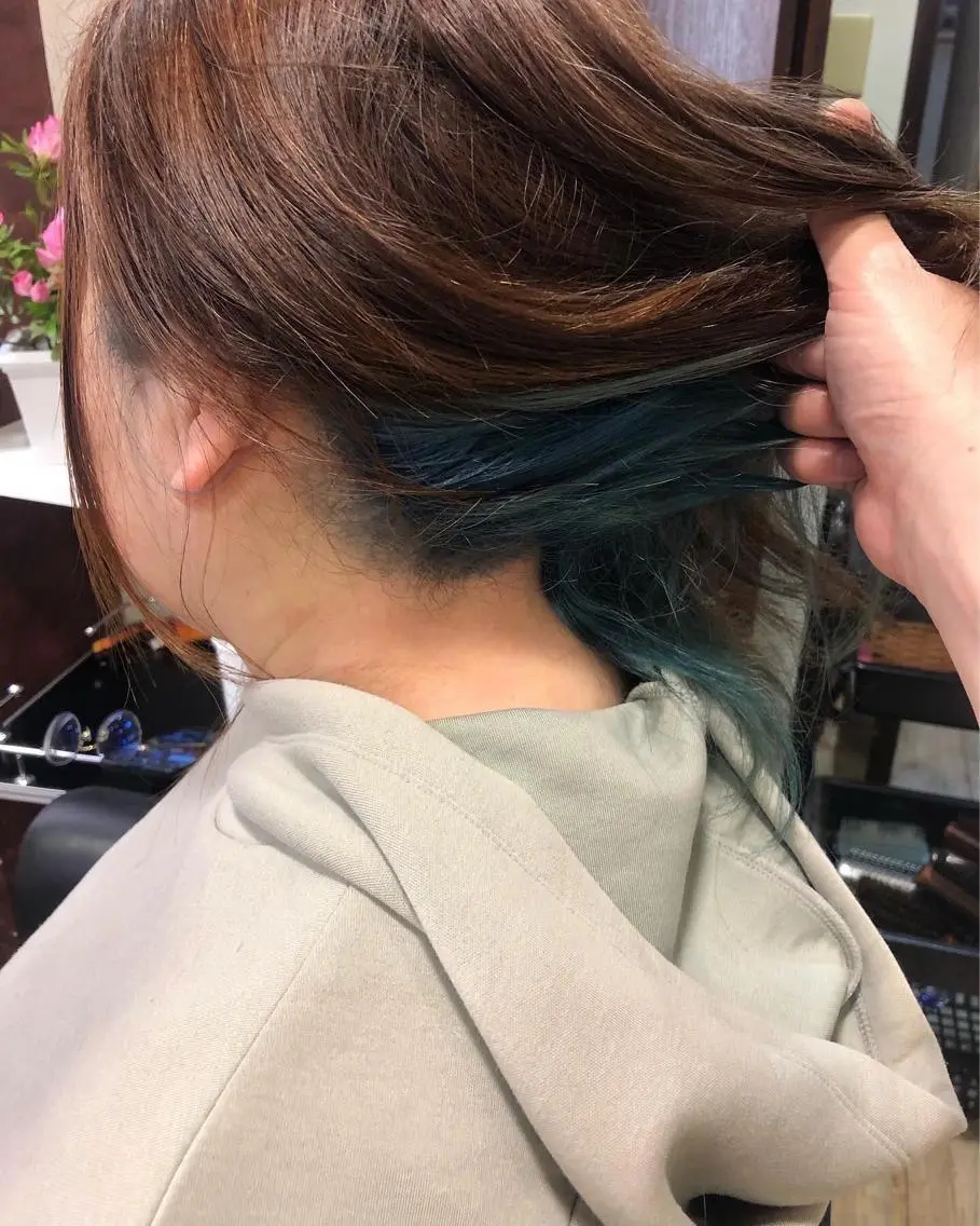 セミロング カラー インナーカラー 織田 英之のヘアスタイル