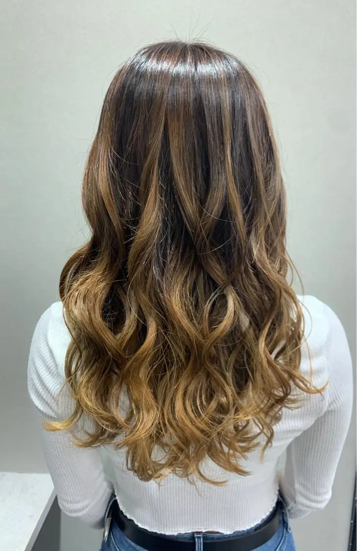ロング カラー バレイヤージュ ベージュカラー 外国人風カラー レイヤーカット 浦野 剛志のヘアスタイル