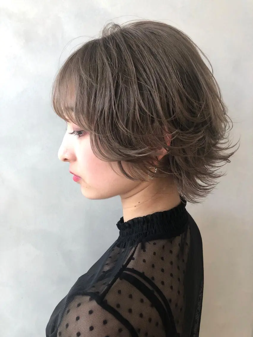 ショート カラー グレージュ ボブ ウルフカット ウルフボブ 艶ハイトーンブリーチ 🌈小林侑雅のヘアスタイル