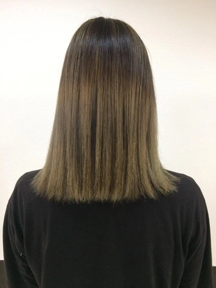 ミディアム カラー ヘアアレンジ ハイトーン Arphyのヘアスタイル