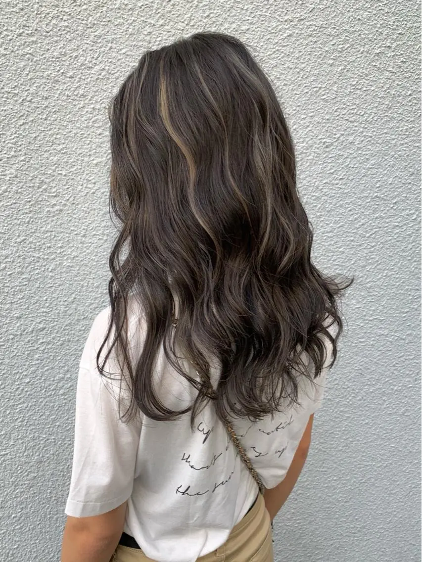 セミロング ハイライト カット ヘアカラー トリートメント YUSUKE レイヤーカットカラーのヘアスタイル
