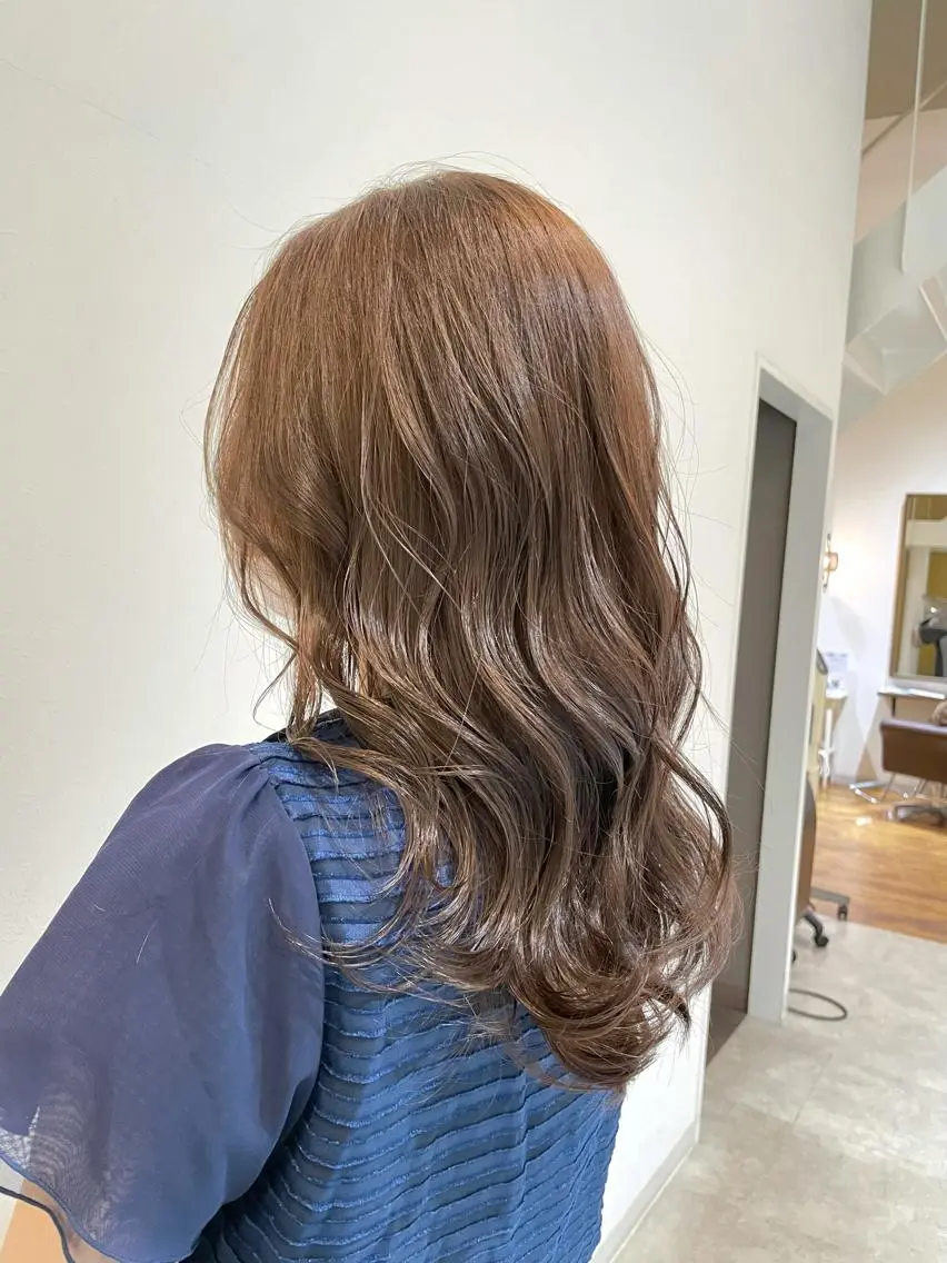 カラー 新谷 玲日のヘアスタイル