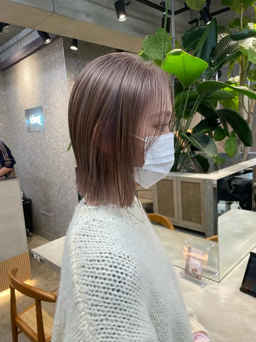 ミディアム カラー ベージュカラー ミルクティーベージュ メンズブリーチ カラーhirokoのヘアスタイル