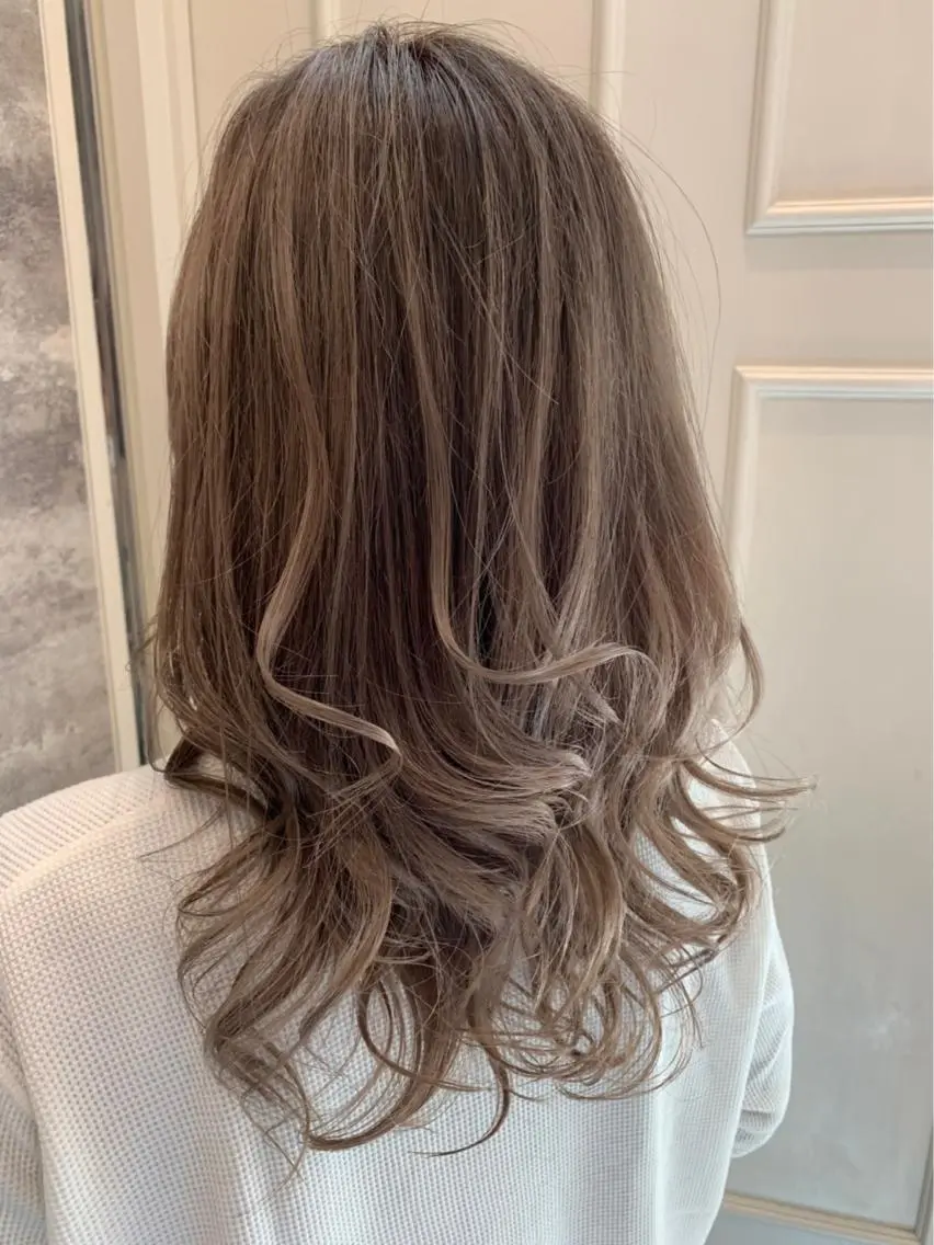 ミディアム カラー ベージュカラー ミルクティーベージュ 🫟Blanco🫟 Color&Careのヘアスタイル