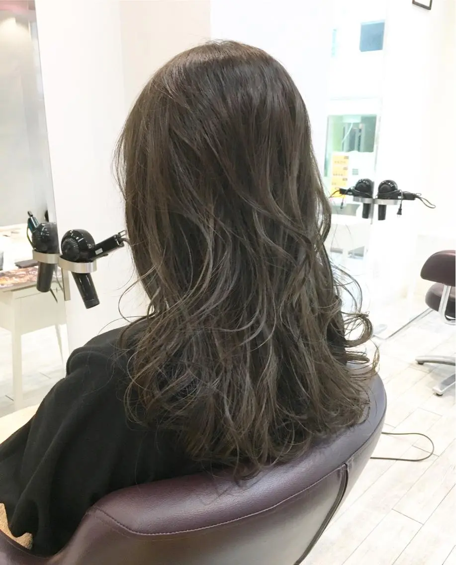 ロング カラー アディクシーカラー グレージュ 中村 よしひでのヘアスタイル
