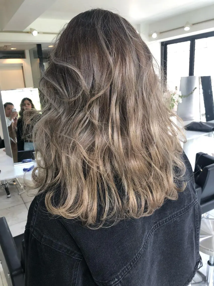 ミディアム カラー パーマ ヘアアレンジ メンズ キッズ ネイル マツエク・マツパ ショートボブ 子どものヘアアレンジ メンズバレイヤージュ メンズブリーチ メンズハイライト カット ヘアカラー トリートメント ヘッドスパ 顔まわりレイヤー× 韓国ヘアオタベシンヤのヘアスタイル
